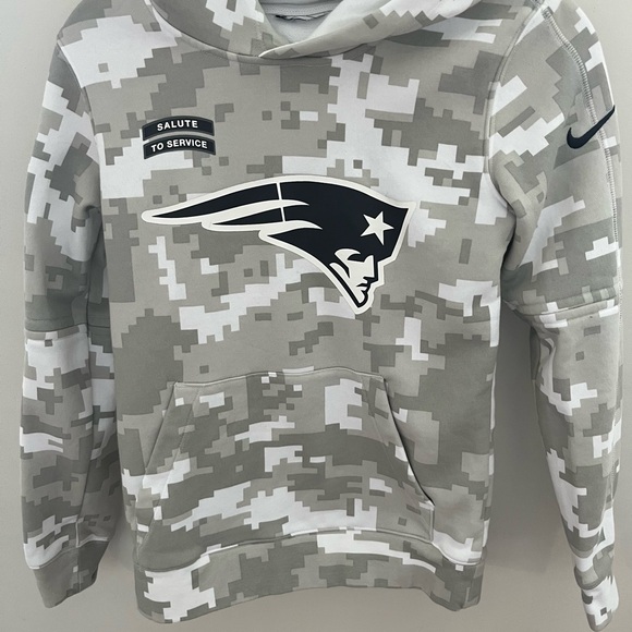 Nike Youth Large NE Patriots Salute to Service hoodie. EUC worn twice.